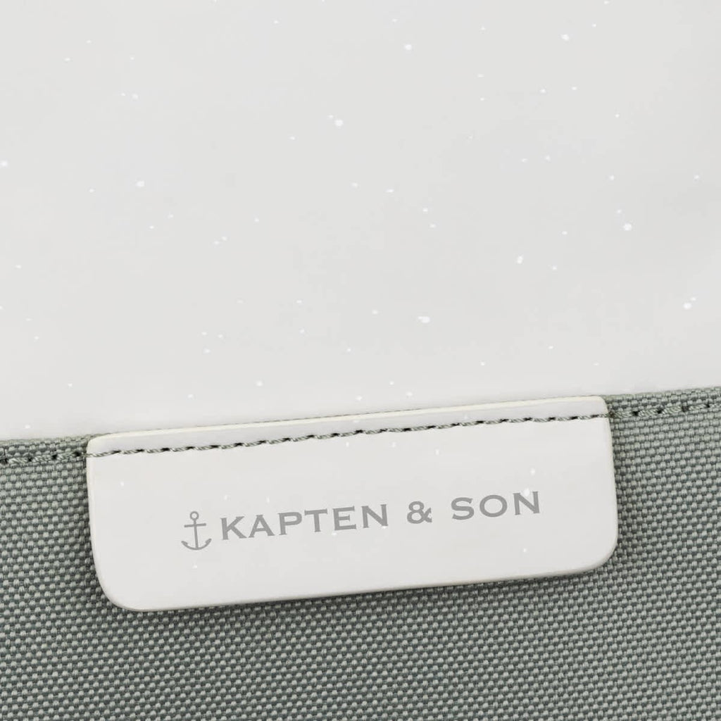 תיק גב סטודנטים לפטופ 15״ – Kapten & Son Bergen Muted Sage Sprinkled.